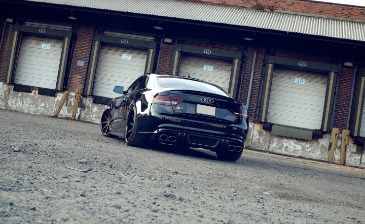 Audi S5 сзади
