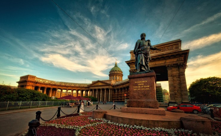Памятник Барклаю Де Толли возле Казанского собора