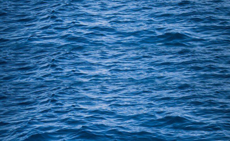 Синяя морская поверхность
