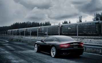 Черная Maserati Купе