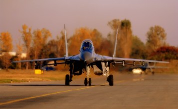 МиГ-29 на взлетной полосе