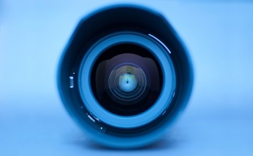 Синий объектив камеры