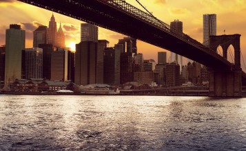 Вид на Нью-Йорк из под моста