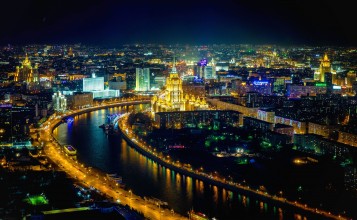 Вид сверху на ночную Москву
