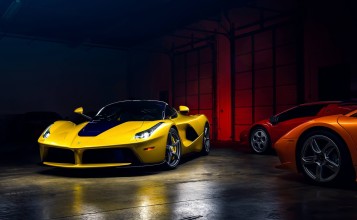 Желтая Ferrari LaFerrari