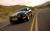 Ford Shelby GT на пустынной дороге
