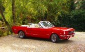 Красный Ford Mustang 1965 Кабриолет