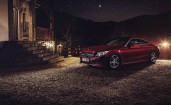 Mercedes-Benz C-Class бордового цвета