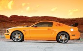 Оранжевый Ford Mustang GT