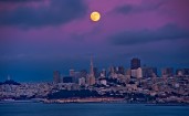 Полная луна над Сан-Франциско