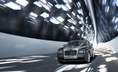 Rolls-Royce Фантом на дороге