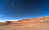 Синее звездное небо над пустыней
