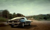 Старый Mustang на скорости
