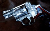 Узорчатый револьвер Smith & Wesson