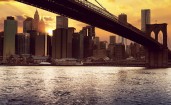 Вид на Нью-Йорк из под моста