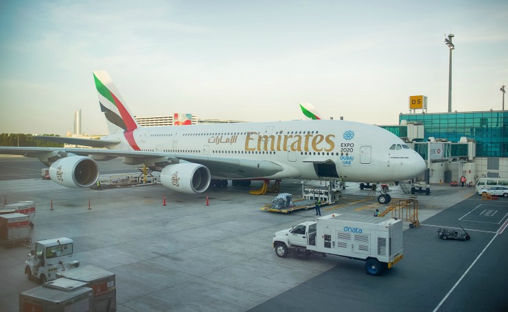 Airbus A380 Emirates в аэропорту