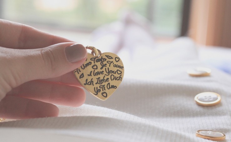 Любовная надпись на маленьком сердечке