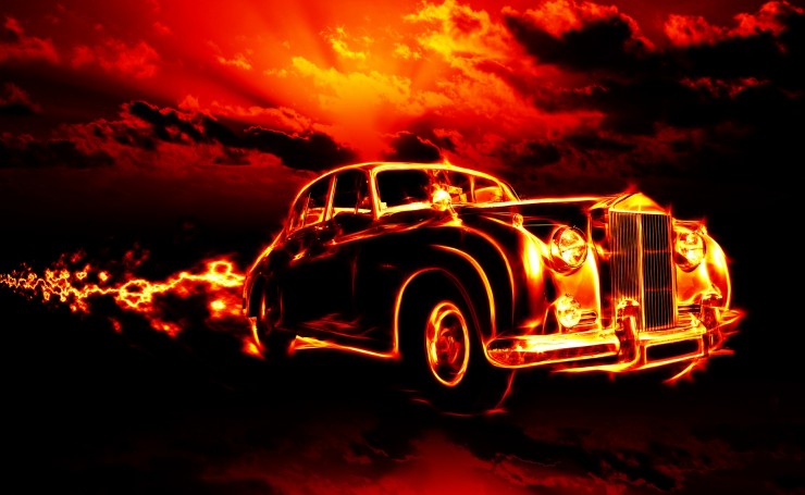 Старый авто в огне