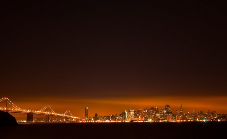 Вид издали на ночной Сан-Франциско
