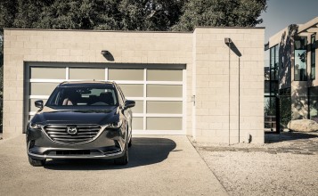 2015 Mazda CX-9 возле гаража, вид спереди