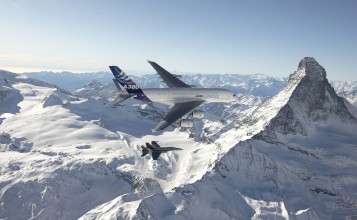 Airbus A380 над горами