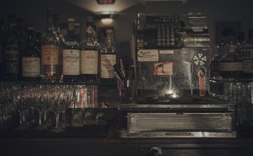 Алкоголь в баре