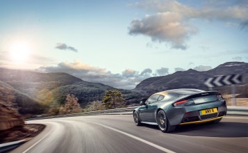 Aston Martin V8 Vantage N430 на скорости
