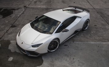 Белая Lamborghini Huracan сверху