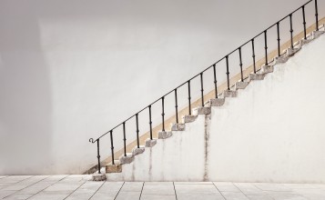 Белая лестница