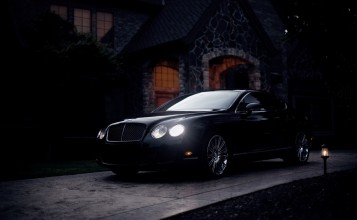 Bentley Continental в темноте