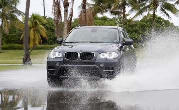 BMW X5 в воде