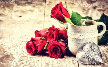 Букет роз, кружка и сердечко