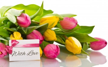 Букет желтых и розовых тюльпанов с запиской