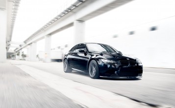 Черная BMW M3 E92