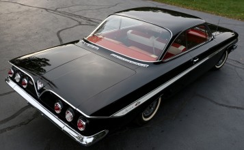 Черная Chevrolet Impala 1961