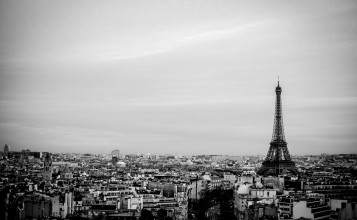 Черно-белый снимок Парижа