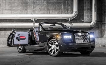 Черный Rolls-Royce Phantom купе с открытым верхом
