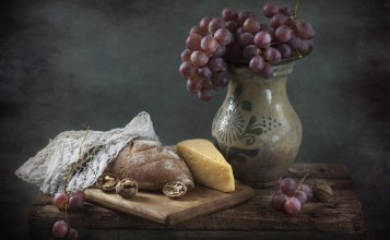 Хлеб, сыр и виноград