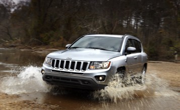 Jeep Compass в воде