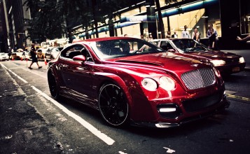 Красный Bentley Купе