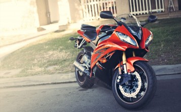 Красный мотоцикл Yamaha