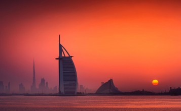 Красный закат в Дубае