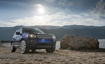 Land Rover на берегу моря