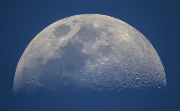 Луна крупным планом