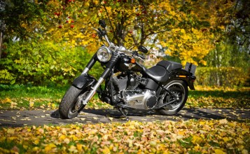 Осень с мотоциклом Harley Davidson
