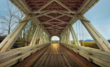 Под деревянным мостом