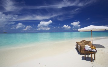 Пустой пляж на Мальдивах