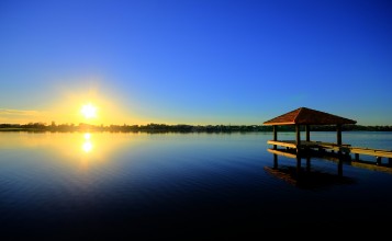 Раннее утро на озере в Австралии