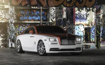 Rolls-Royce Wraith на фоне граффити