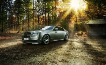 Rolls-Royce Wraith в лесу